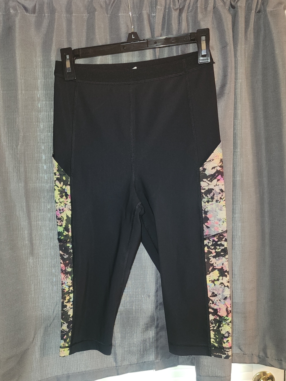 lululemon athletica Black Athletic Cropped Leggings with Subtle Logo